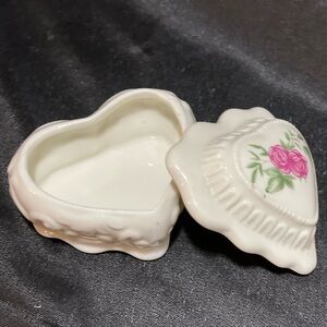 VINTAGE Porcelian Heart Shaped Trinket Box with pink roses on lid made in China